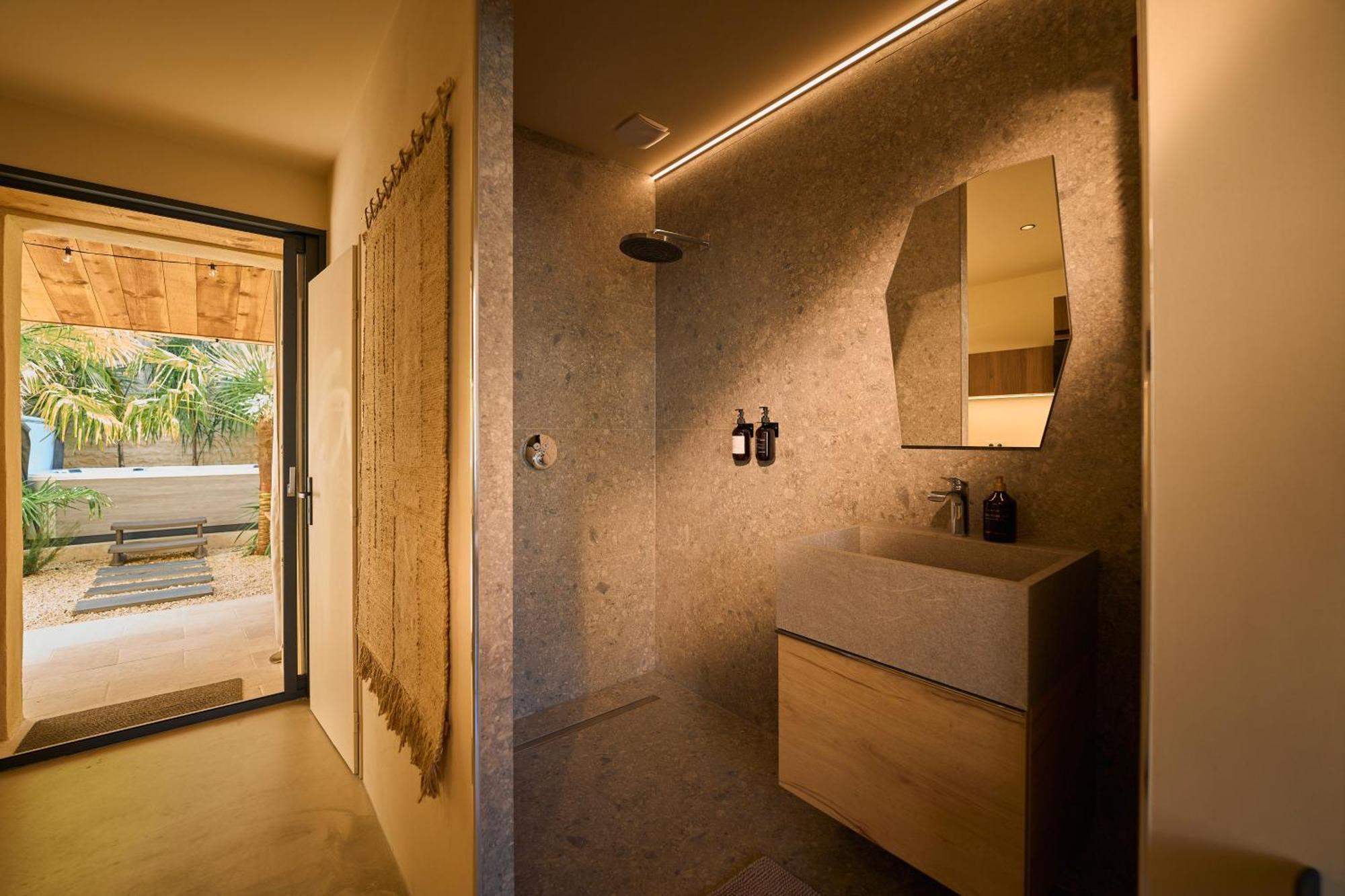 Suite Atypique - Jacuzzi Privatif En Centre Ville De Cognac Exterior photo